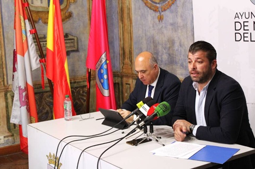 Jacinto Canales y Borja del Barrio en la firma del protocolo // Foto: La Voz